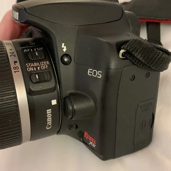 CANON REBEL XS EOS Digital Camera pop out  display screen IMAGE STABILIZER LENSE - Picture 11 of 16